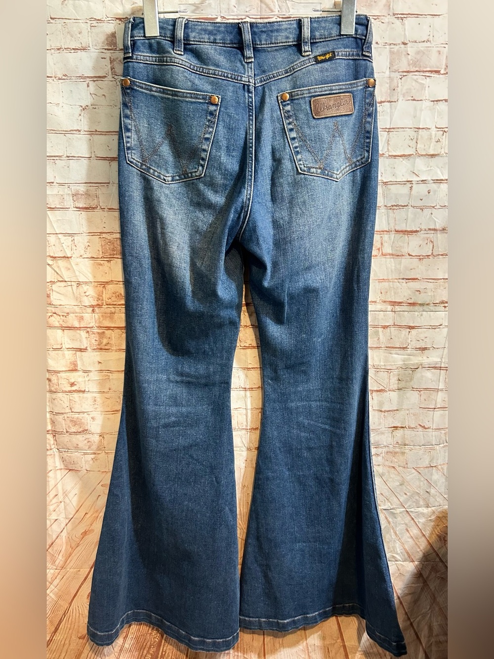 Wrangler High Rise Flare Jean Medium Wash Retro Wide Leg Western Coastal Cowgirl - Picture 9 of 11